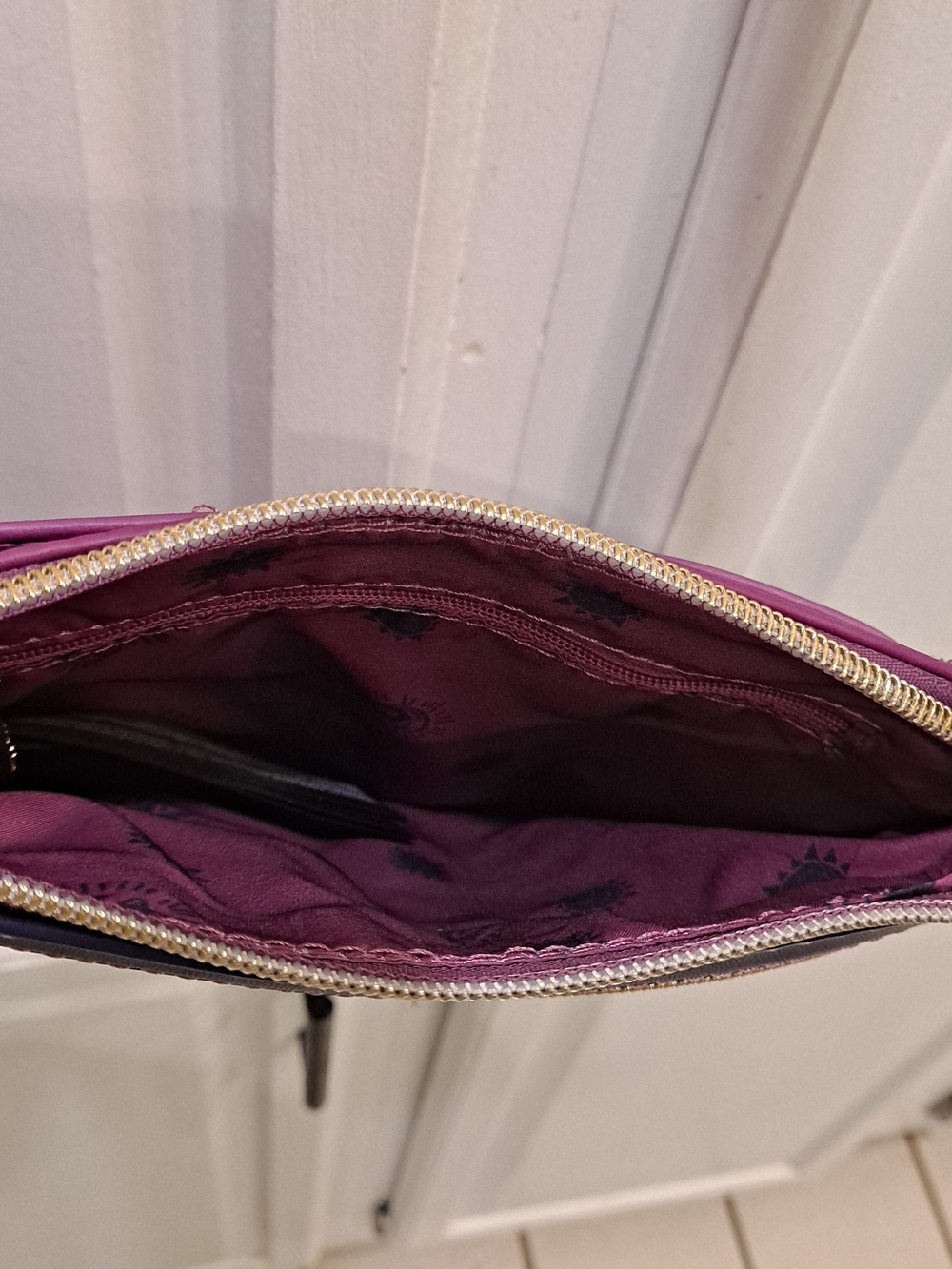 Loungefly Disney Magenta Kevin the Bird & Lion King Family Crossbody Bag - Picture 7 of 11
